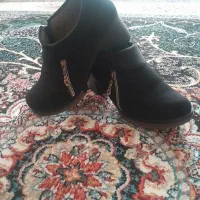 یک جفت کفش زنانه سایز ۳۸