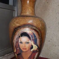 گلدون کوزه ایی، قوه ایی روشن خوشرنگ|گل مصنوعی|آستانه اشرفیه, |دیوار