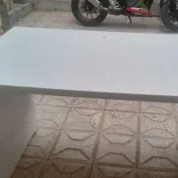 میز کار و کامپیوتر