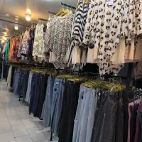 فروشنده خانم پوشاک زنانه