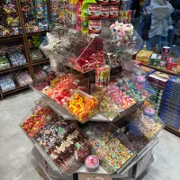 نیازمند فروشنده خانم با سابقه کار