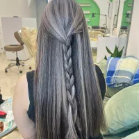 آموزش و خدمات سالن زیبایی