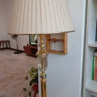 آباژور ایستاده