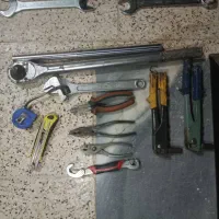 فروش تعدادی ابزار و اچار و جعبه فلزی بزرگ|ابزارآلات|شیراز, میانرود|دیوار