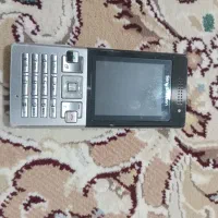 یک دستگاه موبایل تی ۷۰۰ نوستالژی بادستگاه پانچ نو