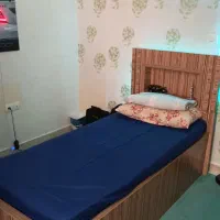 تخت mdfکارکرده ولی سالم هست و تمیز