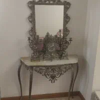 آینه و شمعدانی و میز برنجی وزن سنگین به همراه ساعت