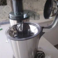 دوعدد آبمیوه گیری