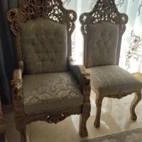 مبل سلطنتی 9نفره با دو میز عسلی ویک میز بزرگ