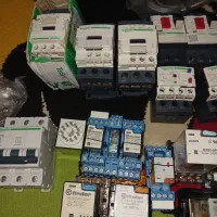 لوازم برق صنعتی اینورتر کنتاکتور رله کلید حرارتی|ماشین‌آلات صنعتی|هشتگرد, هشتگرد قدیم|دیوار