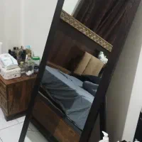 آینه قدی با قاب چوب