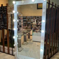 آینه قدی چراغ دار کنترلی و چرخ دار