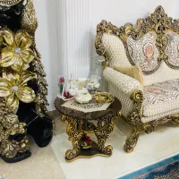 مبل سلطنتی ۹ نفره به همراه جلو‌مبلی و عسلی ‌و ساعت|مبلمان خانگی و میز عسلی|خمام, |دیوار