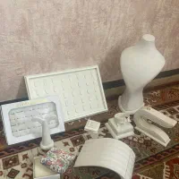 دکوراسیون و‌ وسایل طلا فروشی و بدلیجات
