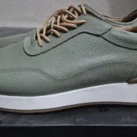 یک جفت کفش چرم زنانه