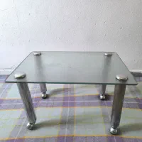 میز شیشه‌ای قدیمی کلکسیونی