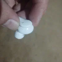 گوش سمت چپ ایرپاد تو تاکسی مونده