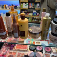فروشنده حرفه ای لوازم آرایشی و بهداشتی