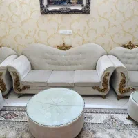 مبلمان راحتی 7 نفره و یک میز ناهار خوری 4 نفره