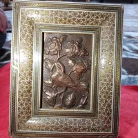 تابلو قدیمی فلزی پرنده برجسته که روی شاخه گل نشسته|کلکسیون اشیاء عتیقه|ارومیه, |دیوار