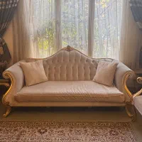 نیم ست مبل کلاسیک ۵ نفره با میز و آینه