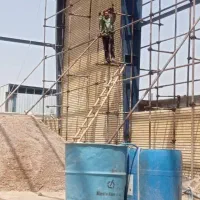 نیازمند کارگر ساده در کار داربست فلزی