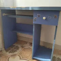 میز مطالعه و کامپیوتر