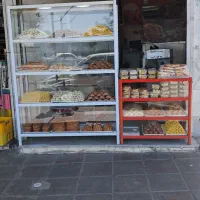 کیک وشیرینی. جوان.