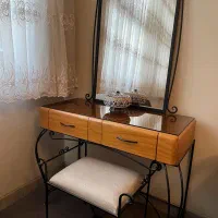 دراور چوب و فرفوژه دارای ۲کشو و صندلی چرمی و آینه