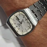 سیکو خلبانی|ساعت|ری, جوانمرد قصاب|دیوار