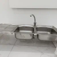 سینک تمیز به همراه شیر