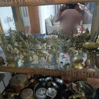 بوفه باتمام وسایل داخل اش