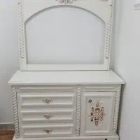 میز آرایش و قاب آینه