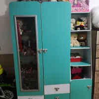 تخت و کمد همراه با تشک تخت از تخت استفاده نشده