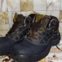 کفش کار محکم