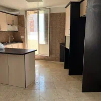 امیراباد شمالی ۱۳۶ متر ۳ خوابه ۱۱ ساله فول امکانات