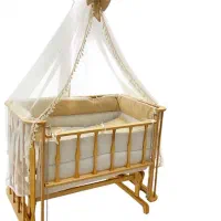 گهواره و تخت کنار مادر