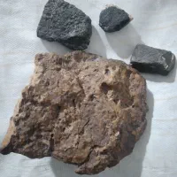 شهاب سنگ|کلکسیون اشیاء عتیقه|اصفهان, بوستان کوهستانی صفه|دیوار