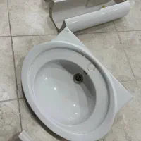 روشویی پایه‌دار سرویس بهداشتی