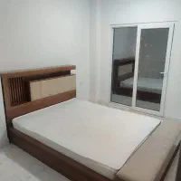 تخت خواب دونفره و یخچال
