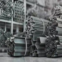 کارگر اهن فروشی و راننده اهن فروشی