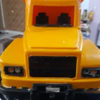 یک عدد کامیون اسباب بازی بزرگ