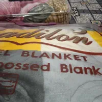 لوازم خواب.|رختخواب، بالش، پتو|عطاملک, |دیوار