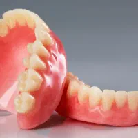 ساخت دست دندان برای افراد بی دندان