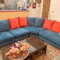 مبل راحتی ال رنگ سبزآبی و گل‌بهی تیره