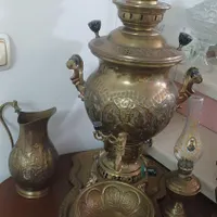 سماور ذغالی مدل هخامنشی  و شمعدان برنجی|کلکسیون اشیاء عتیقه|الوند, |دیوار