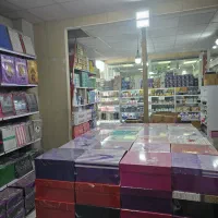 فروشنده محصولات کادویی در بازار صالح آباد
