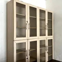 فروش دو عدد ویترین و یک عدد میز پذیرش