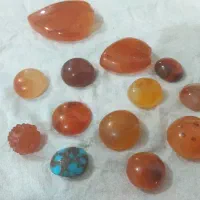 مقداری سنگ های قیمتی وخیلی قدیمی