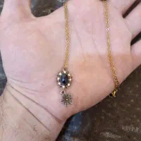 یک عدد زنجیر و گردنبند طرح طلا رنگ ثابت
